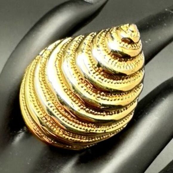 Lilly Pulitzer Gold-plated 3D Shell adjustable Statement Ring Size 8 + - Picture 1 of 6